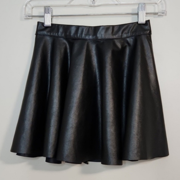TRULUV Girls Vegan Leather Skirt, Size S ~ EUC - Picture 1 of 5